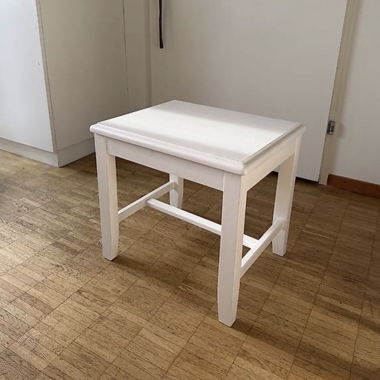 Weisser Hocker / Beistelltisch