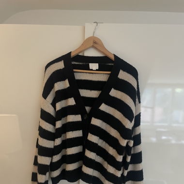 gestreifte Strickjacke