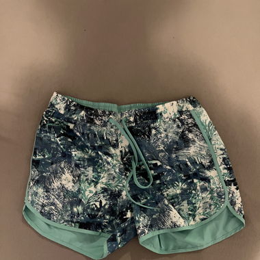 Sporthose mit integrierter Tasche