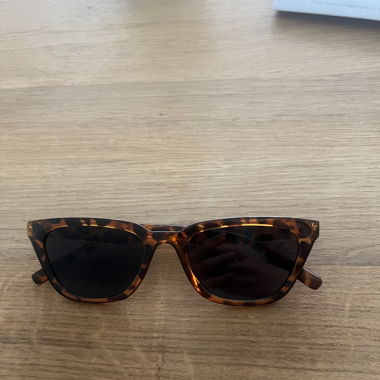 Sonnebrille, neu