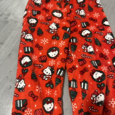 Pantaloni del pigiama in pile rossi con motivo natalizio