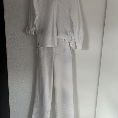 White Women’s Set