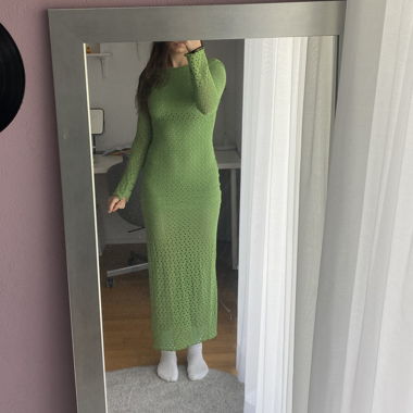 Lungo abito verde all'uncinetto