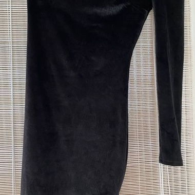 Schwarzes Velourkleid