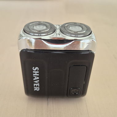 Praktischer Kleiner Reiserasierer - USB C - Neu !