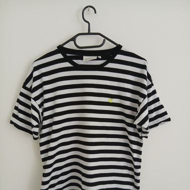 Carhartt t-shirt size M with stripes