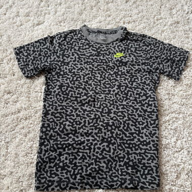 T-shirt Nike gris/noir