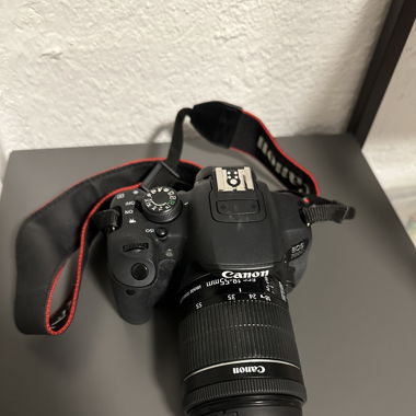 Canon EOS 700D