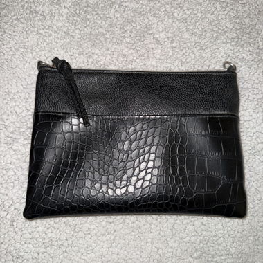 Kleine schwarze Lederpochette