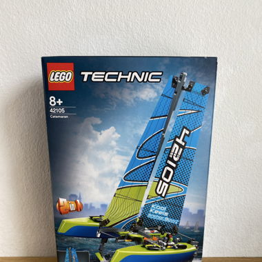  LEGO Technic 42105 Catamaran