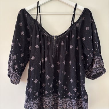 Top off-shoulder