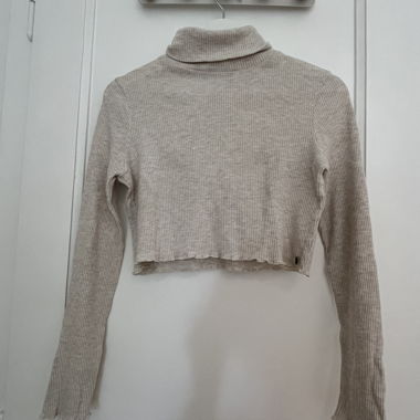 Kurzes Top mit geripptem Rollkragen und langen Ärmeln Pull&Bear