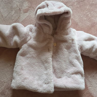 Flauschige Babyjacke mit Kapuze rosa Grösse 68