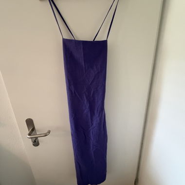 Robe longue lilas avec décolleté dans le dos Zara