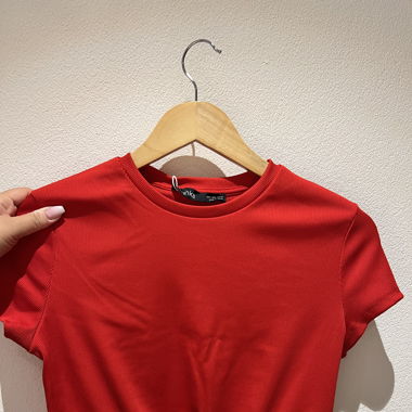 Bershka Crop Top mit Kettendetails