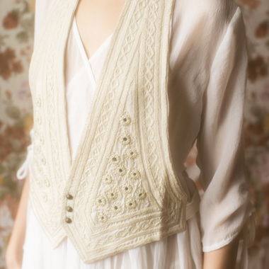 Gilet halter crème magnifiquement brodé