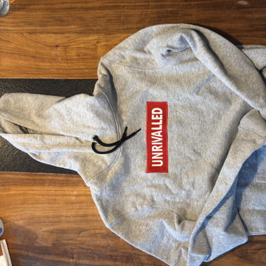 grauer hoodie