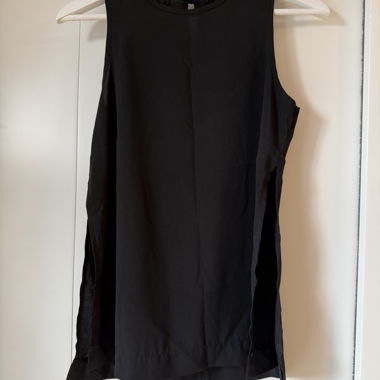 Blouse with side slit