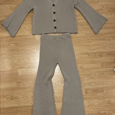 Ensemble en maille côtelée avec cardigan