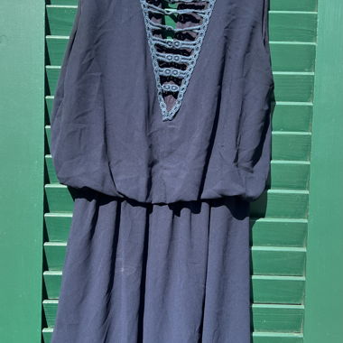 Robe bleue devant ajouré