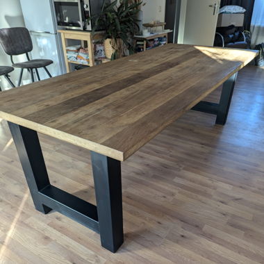 Modern dining table/wooden table with metal legs