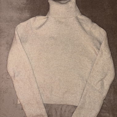 Maglione beige a collo alto