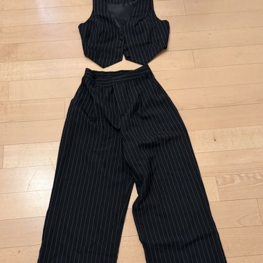 Gilet de costume et pantalon rayés (ensemble)