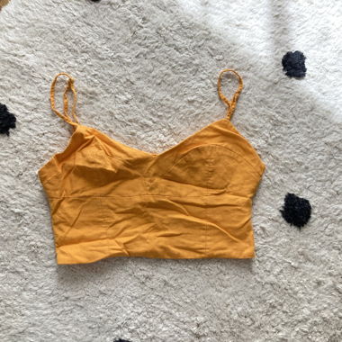 Top corto in lino