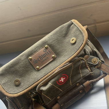 Handtasche Schwiiz typisch