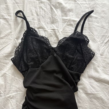 cute black top !