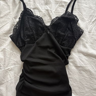 cute black top !