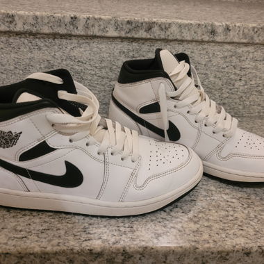 Jordan 1 Mid Gr. 41