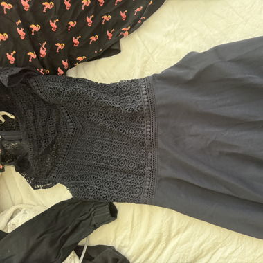Schönes schwarzes Kleid