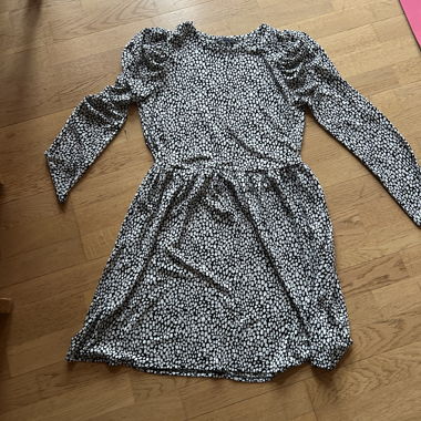 gemustertes langarm Kleid von Zara