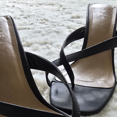 Schwarze Mules mit Absatz