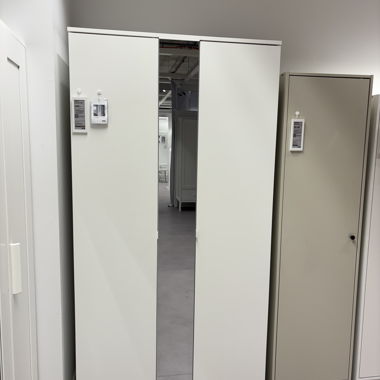 Armoire blanche IKEA avec miroir