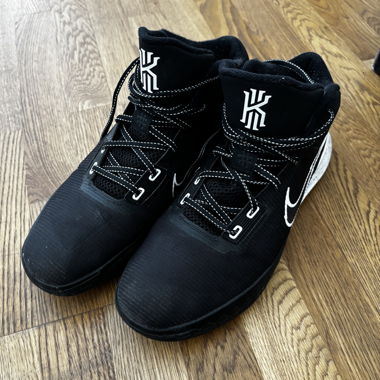 Chaussures de basket Nike Kyrie Irving 