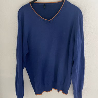 Pull bleu à manches longues