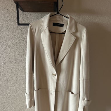 Zara Mantel