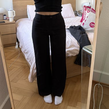 Pantaloni neri Stradivarius