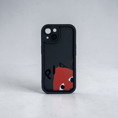 Schwarze iPhone 15 Pro Max Hülle mit rotem PLAY-Motiv