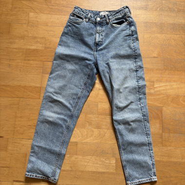 Straight/Mom-Jeans mit hellem Wash