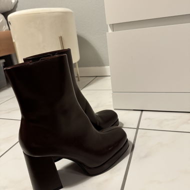 Braune Absatz-Stiefeletten