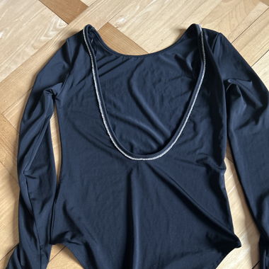 Body mit Strasssteinen