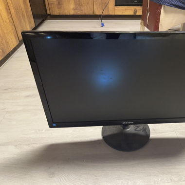 TWO LAPTOP SCREEN