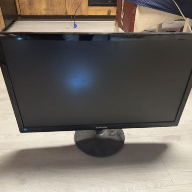 TWO LAPTOP SCREEN