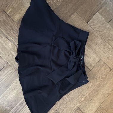 Shorts/Gonna nera Zara
