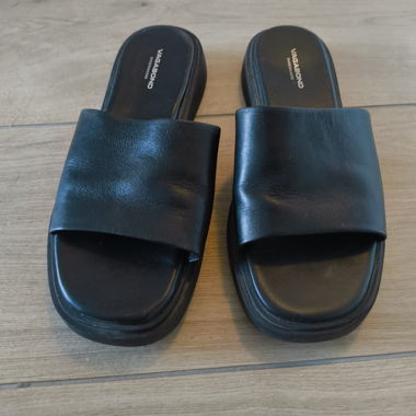 Vagabond Connie schwarze Pantolette-Sandalen