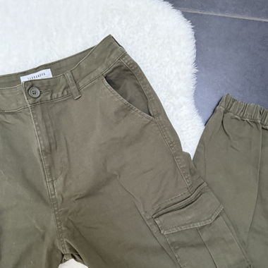 Grüne Cargo-Jeans