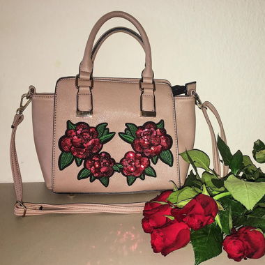 Borsetta rosa con fiori